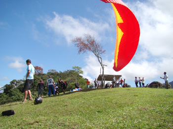 http://www.jornalorebate.com.br/186/parapente05.jpg