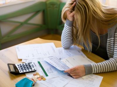 Funcionários endividados têm menor produtividade no trabalho, mostra pesquisa